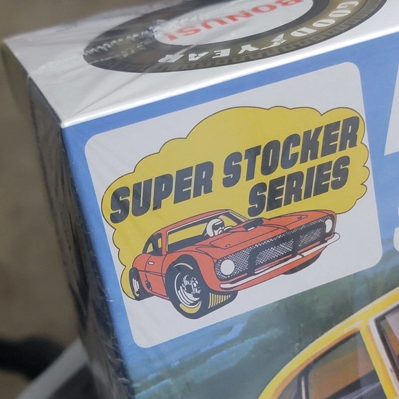 MPC Pontiac GTO Super Stocker 1:25 Scale Plastic Model Car Kit - Picture 4 of 10